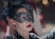 开云官网-逆光入弯，范戴克那头槌，如F1夜赛第一弯的绝地超越