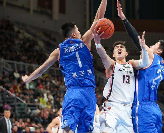 包含海南热情豪取胜利，稳定积分榜排名前进的词条