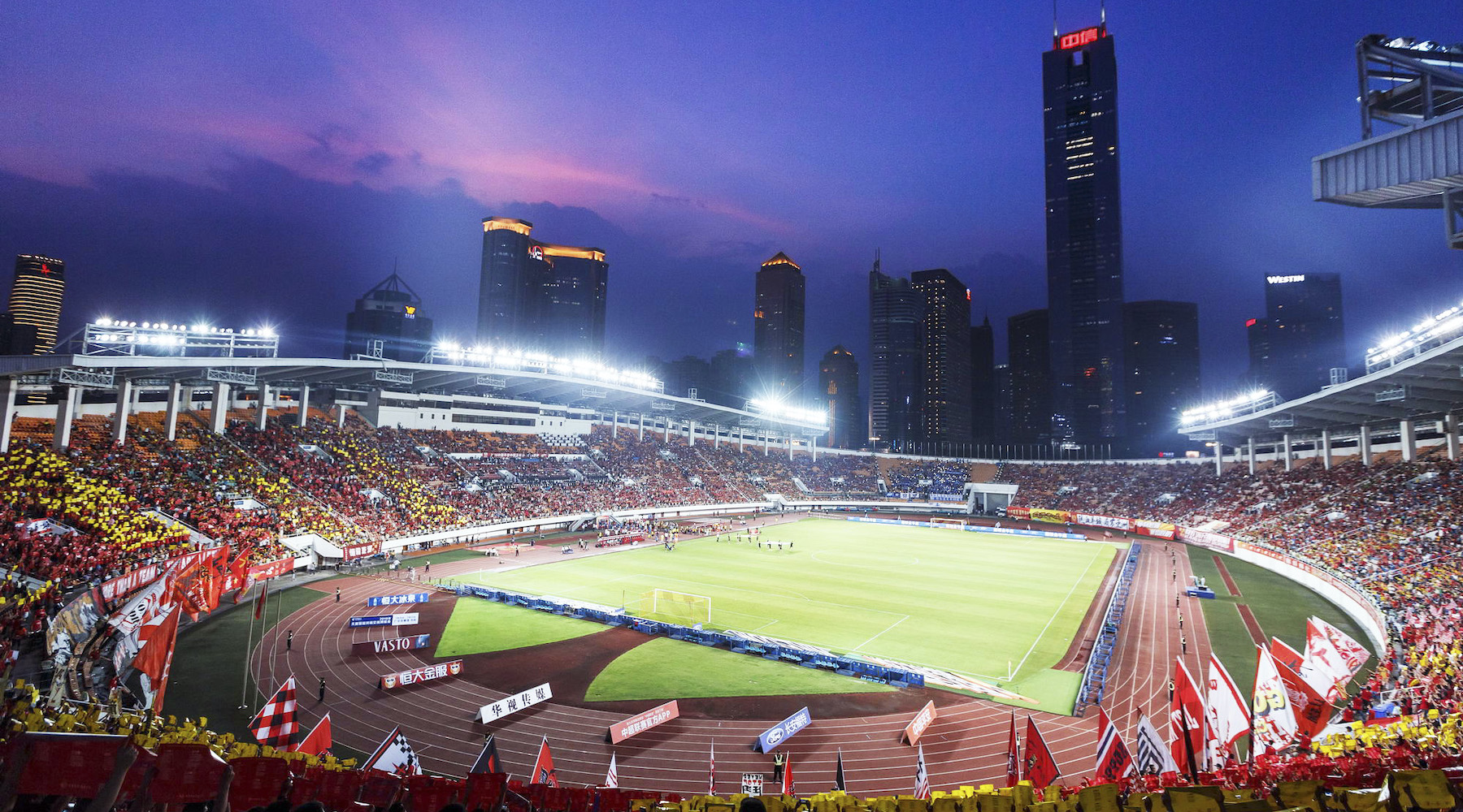 中国足球联赛经典对决，球场气氛热烈的简单介绍