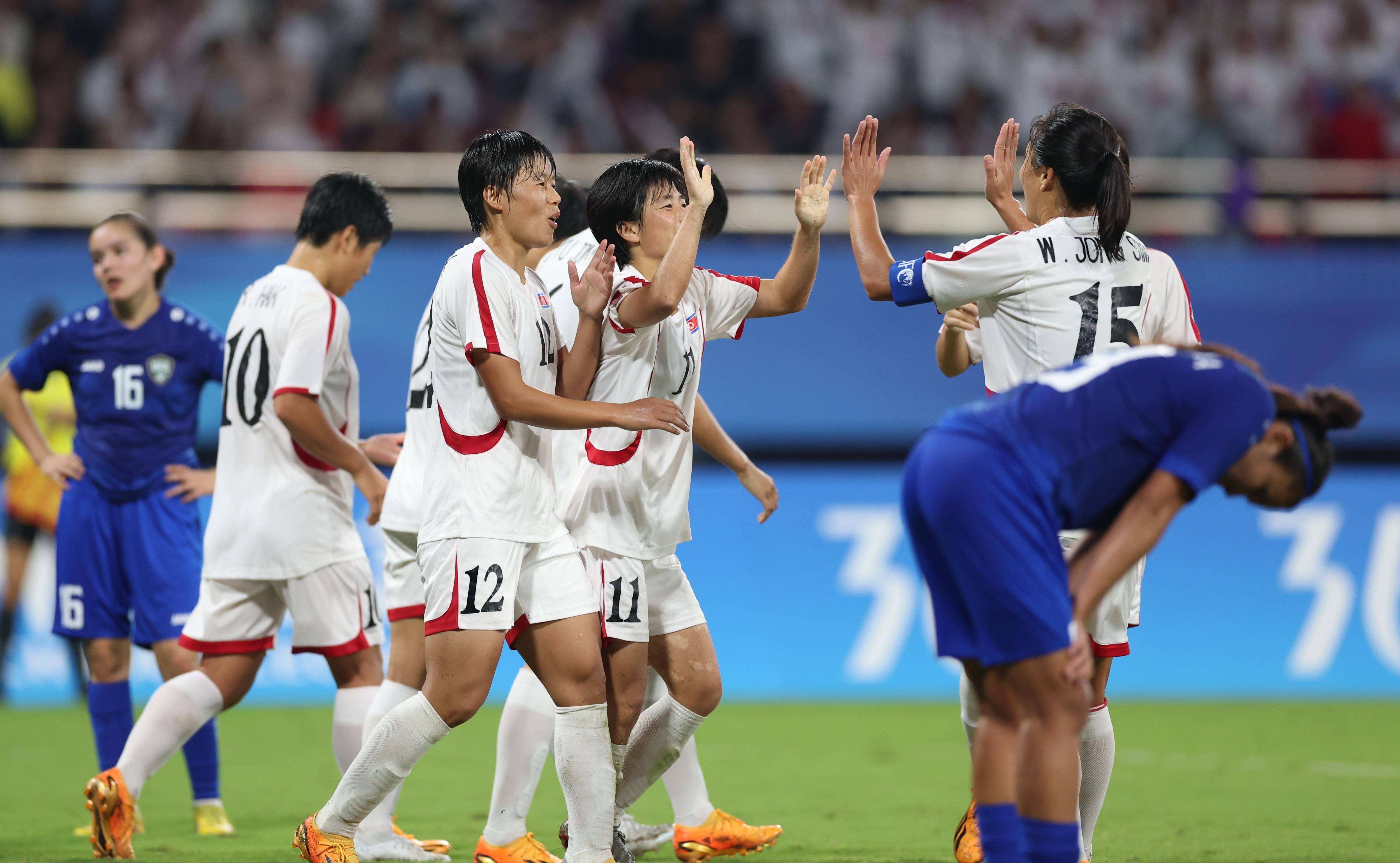 亚洲足球赛场上出现精彩瞬间