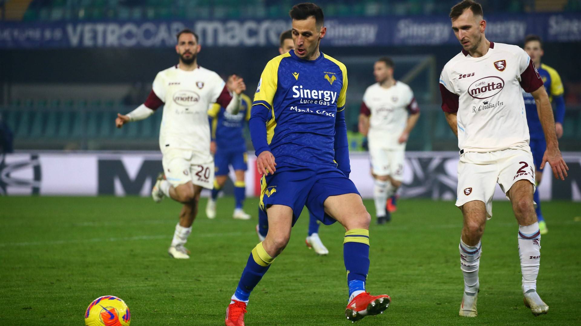 佛罗伦萨客场被维罗纳击败，遭遇不利的简单介绍