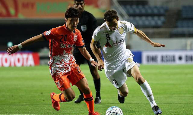 广岛三箭击败对手,赢得激烈比赛 广岛三箭击败对手,赢得激烈比赛