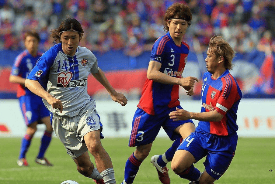 广岛三箭击败对手,赢得激烈比赛 广岛三箭击败对手,赢得激烈比赛