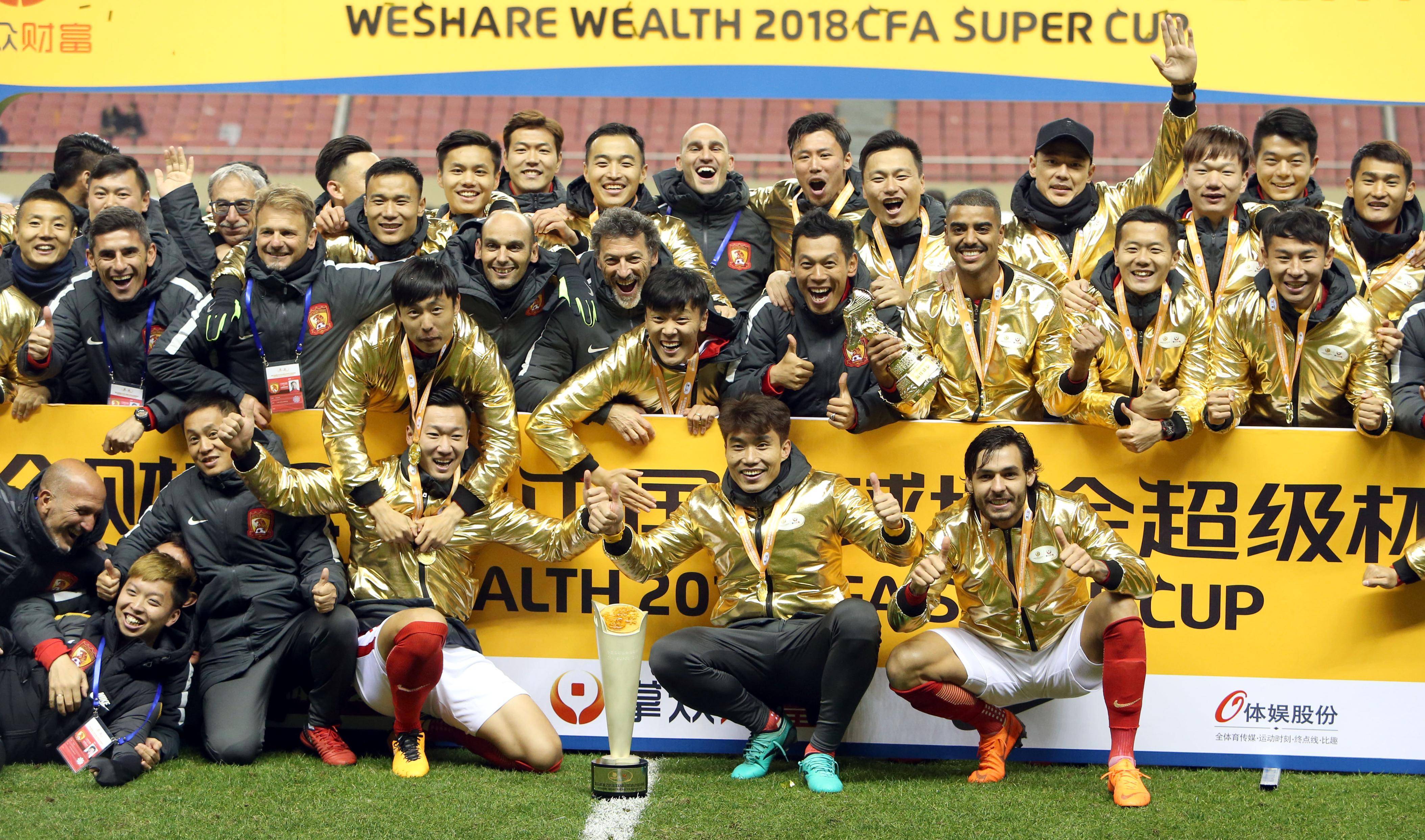 各支球队在赛场上展现出色表现 各支球队在赛场上展现出色表现