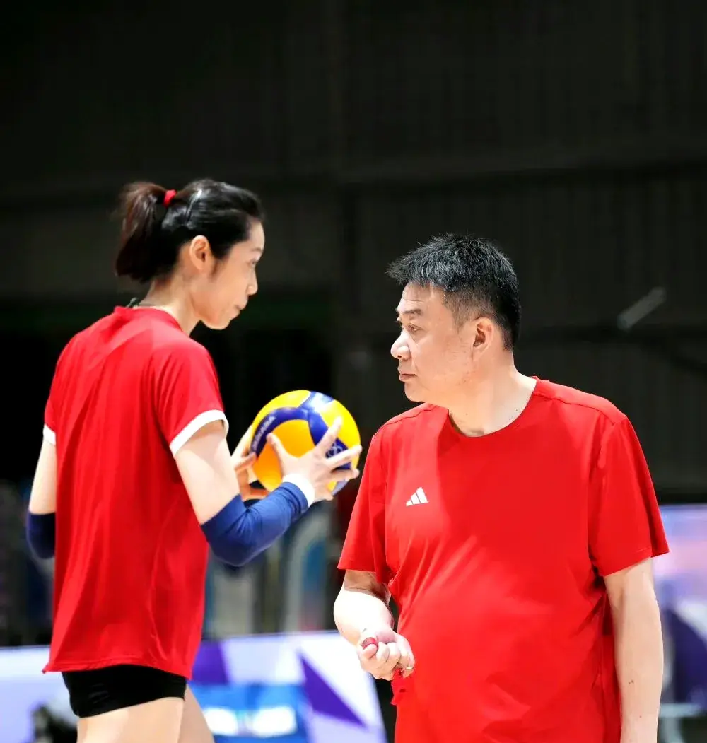 中国队轻取法国队,黄鸭组合刷新纪录 中国队轻取法国队,黄鸭组合刷新纪录